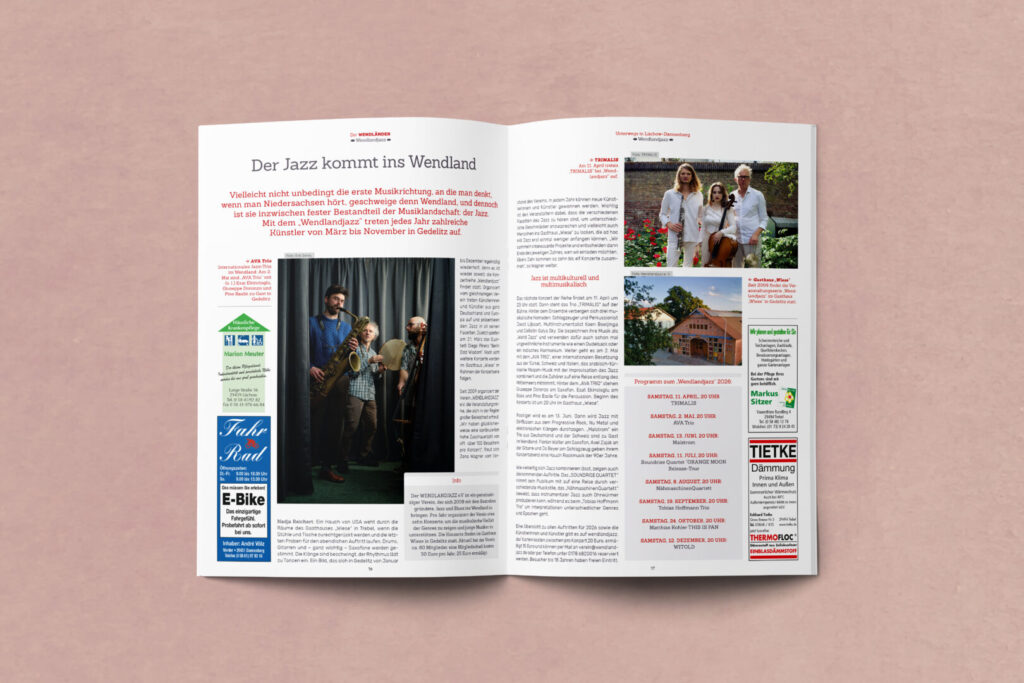 Aufgeschlagene Doppelseite des Regionalmagazins „Der Wendländer 2026“ mit redaktionellen Artikeln und Anzeigen